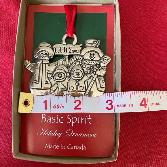 Basic Spirit Pewter Snowman Family Ornament - Picture 4 of 10